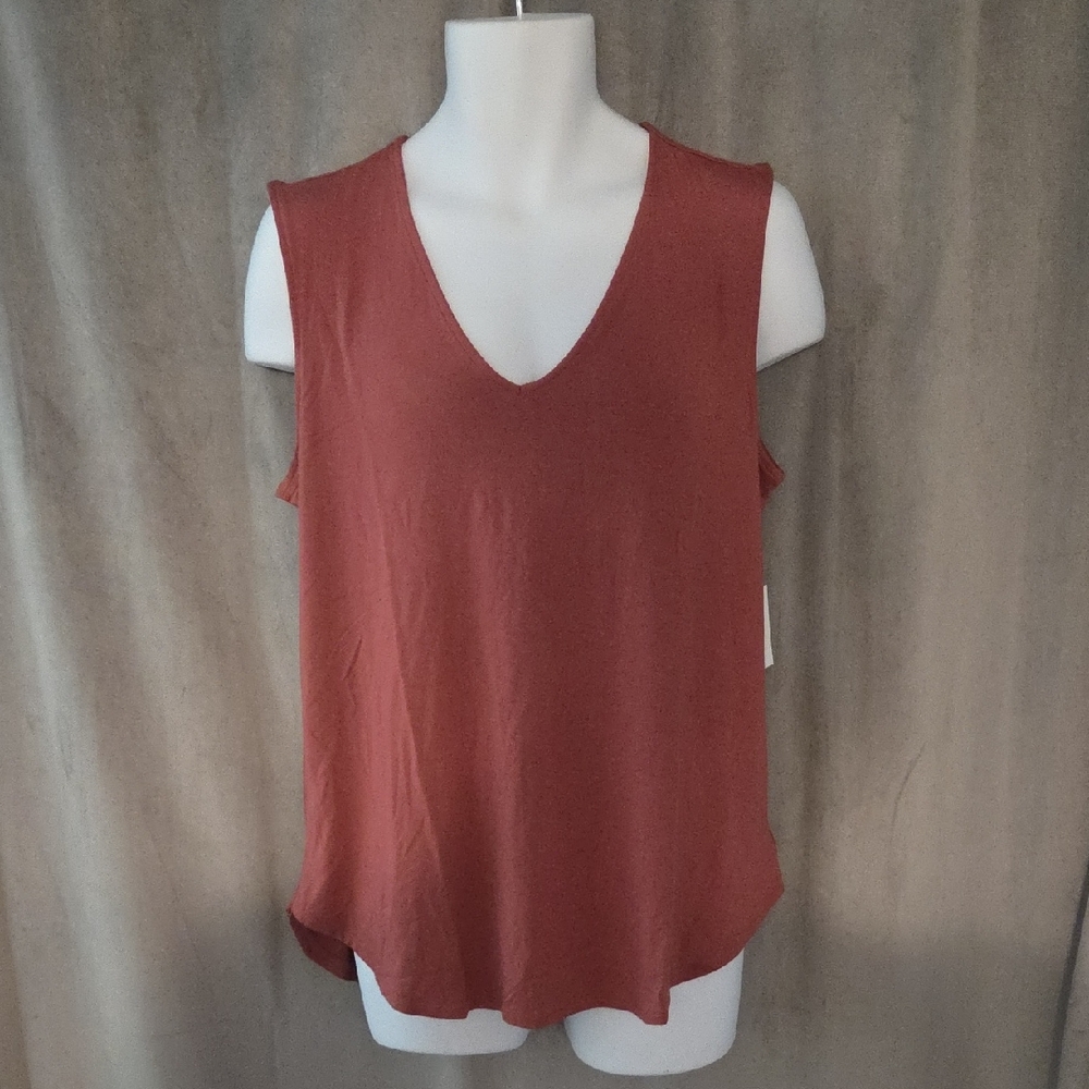 NWT XL Amazon Essentials V-Neck Sleeveless Tank Top in Rust Brown